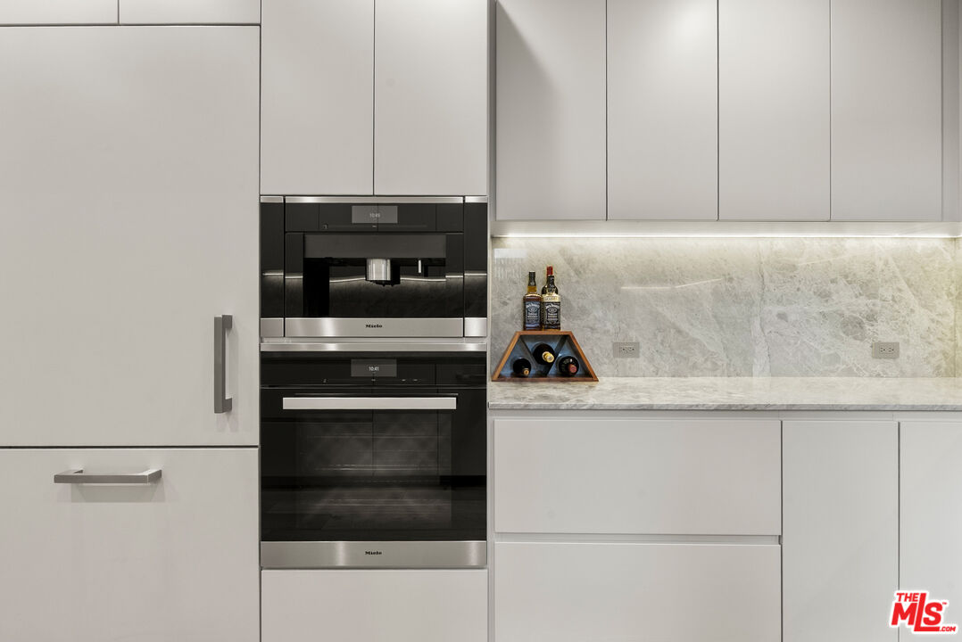 9000 Cynthia St Unit: 207