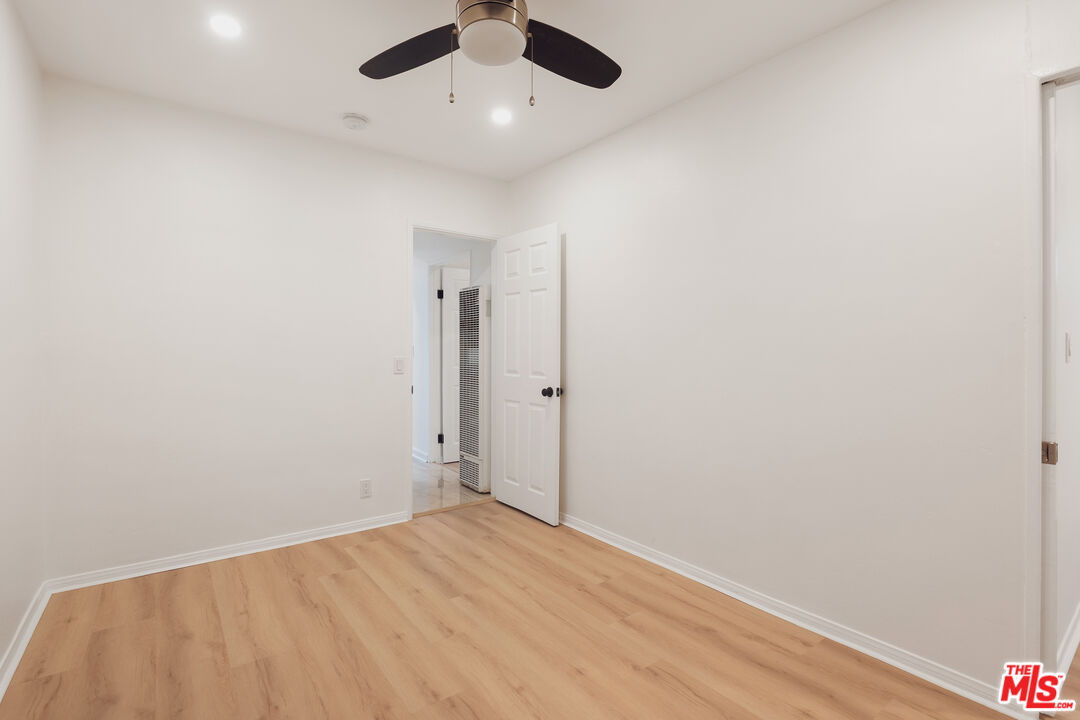 806 Navy St