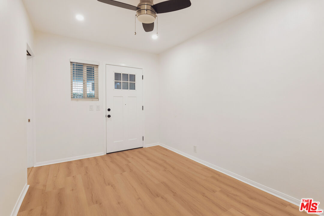 806 Navy St