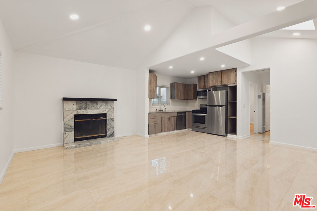 806 Navy St