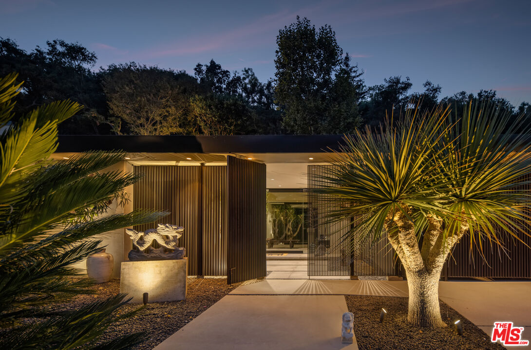 1087 Moraga Dr