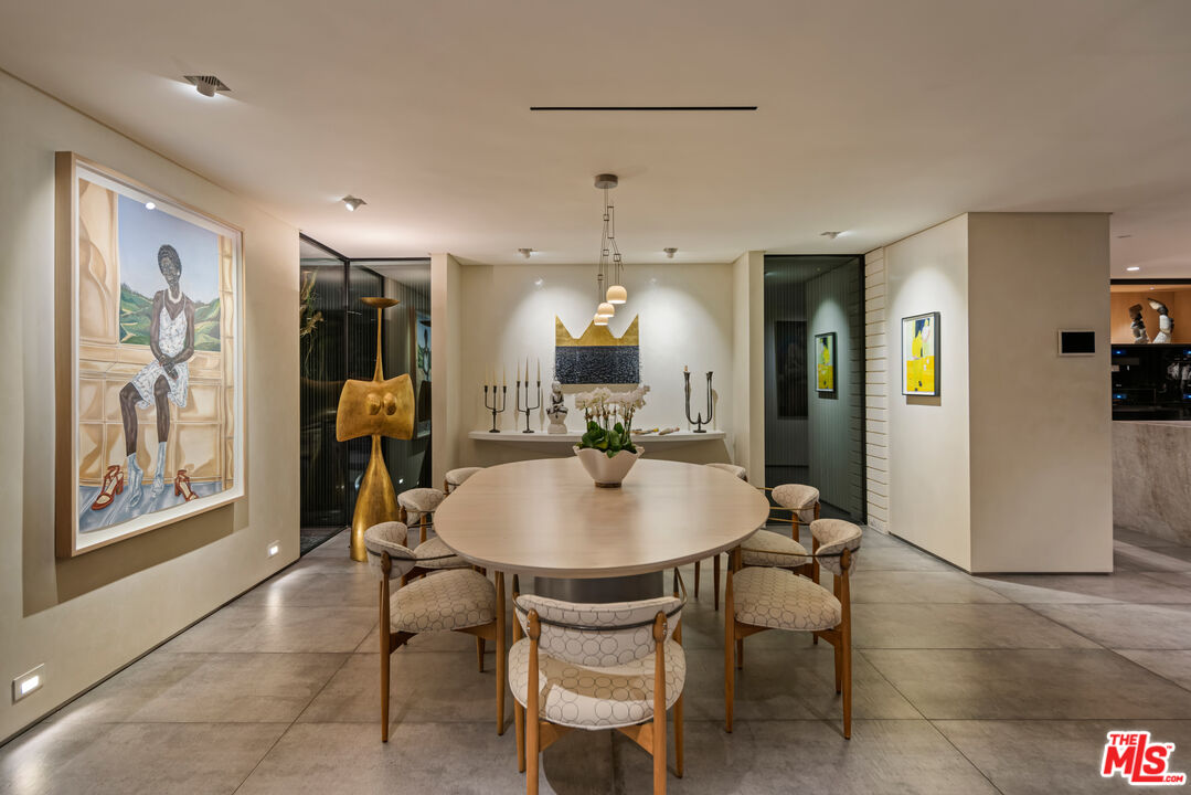 1087 Moraga Dr