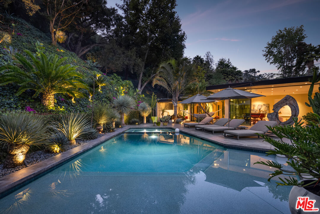1087 Moraga Dr