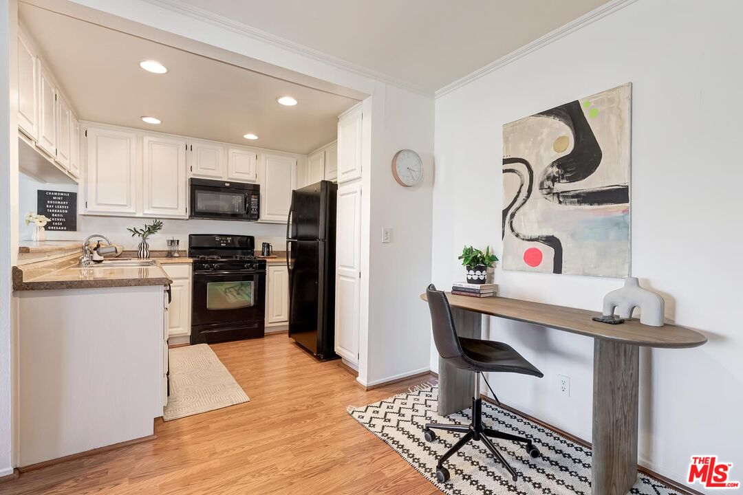 950 N Kings Rd Unit: 254