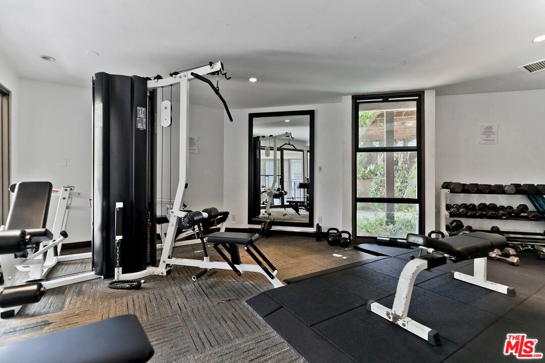950 N Kings Rd Unit: 254