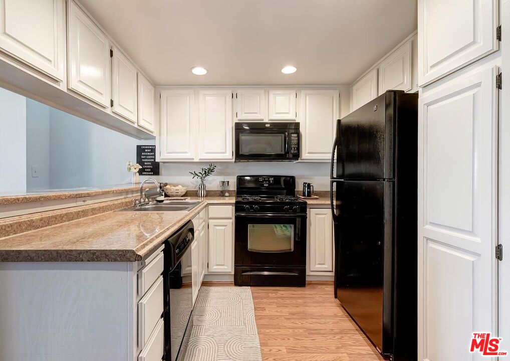 950 N Kings Rd Unit: 254
