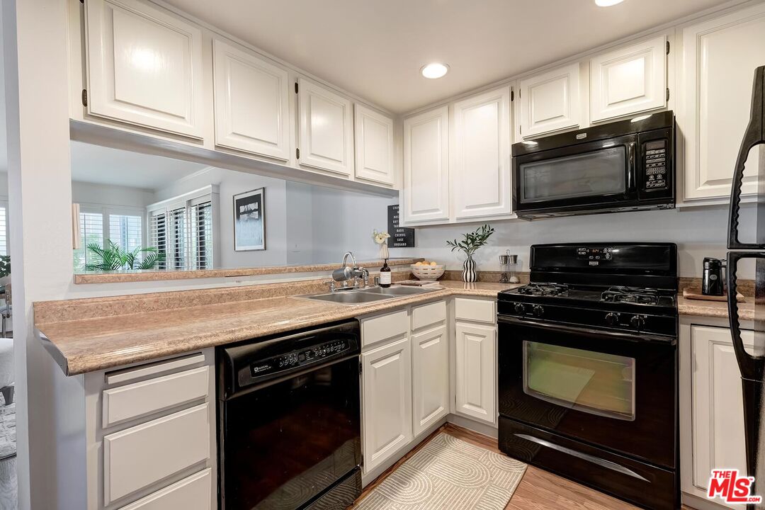 950 N Kings Rd Unit: 254