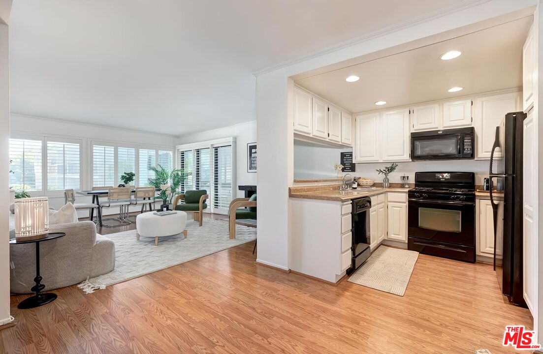 950 N Kings Rd Unit: 254