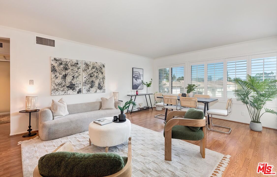 950 N Kings Rd Unit: 254