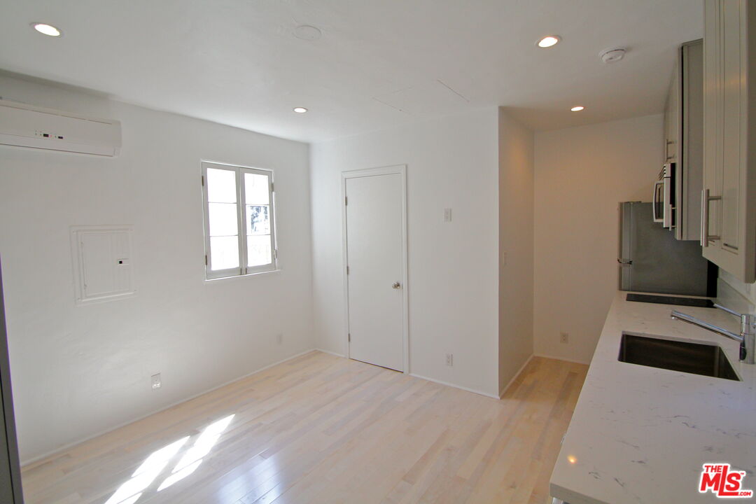 836 Hilldale Ave