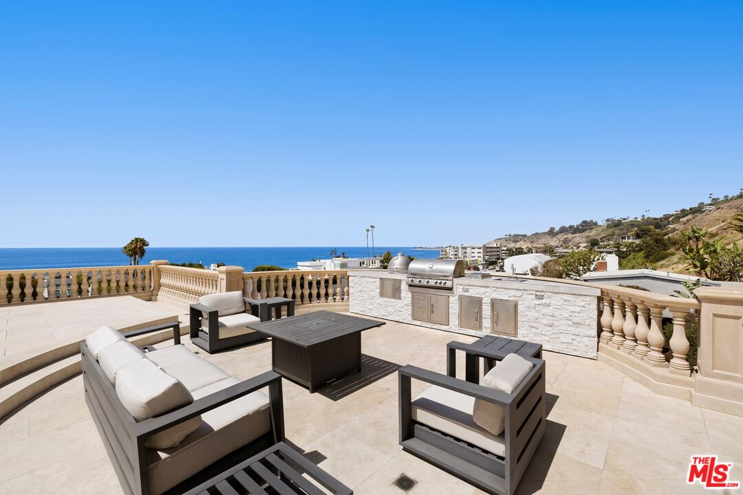 22435 Pacific Coast Hwy