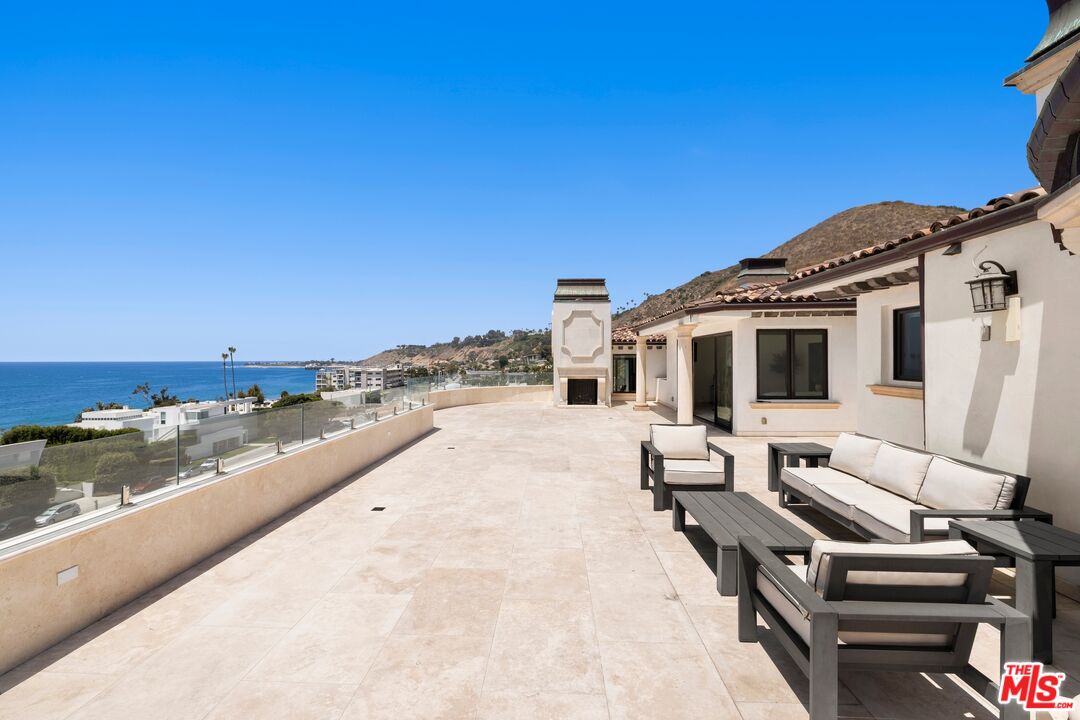 22435 Pacific Coast Hwy