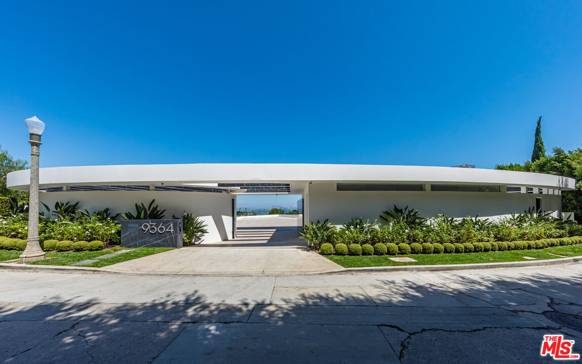 9364 Beverly Crest Dr