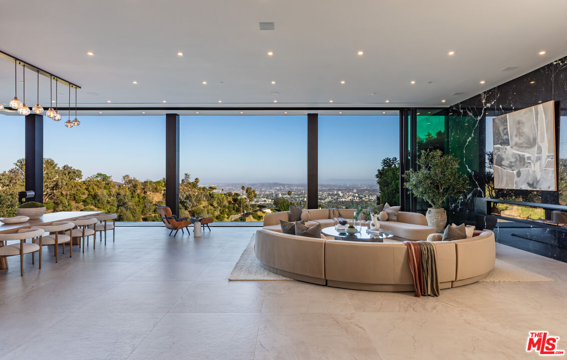 9364 Beverly Crest Dr
