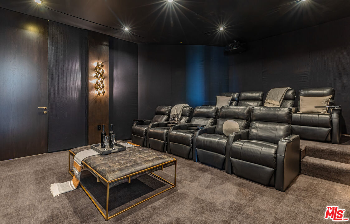 9364 Beverly Crest Dr