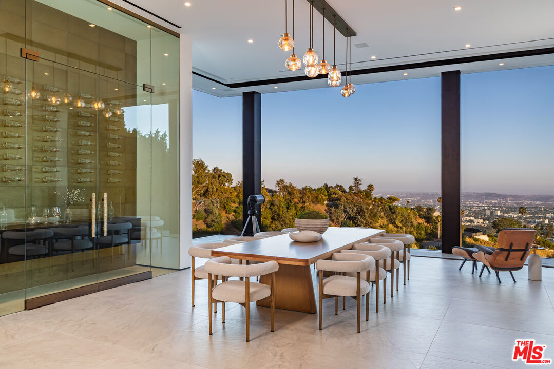 9364 Beverly Crest Dr