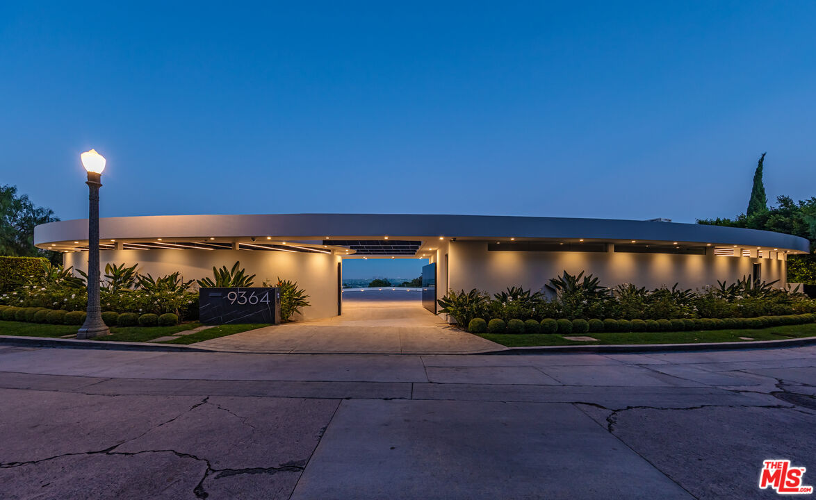 9364 Beverly Crest Dr
