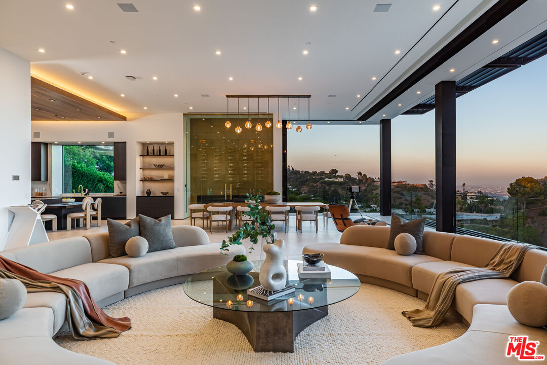 9364 Beverly Crest Dr
