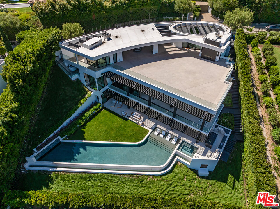 9364 Beverly Crest Dr