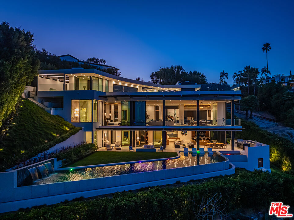 9364 Beverly Crest Dr