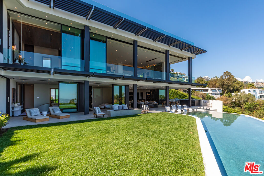 9364 Beverly Crest Dr