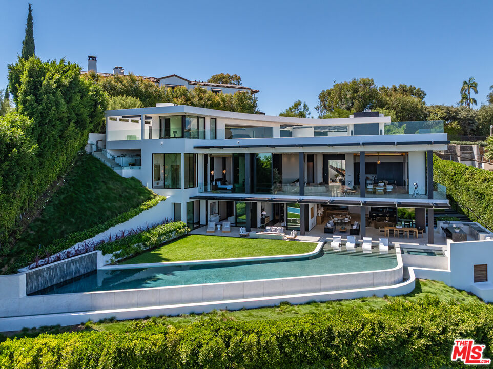9364 Beverly Crest Dr