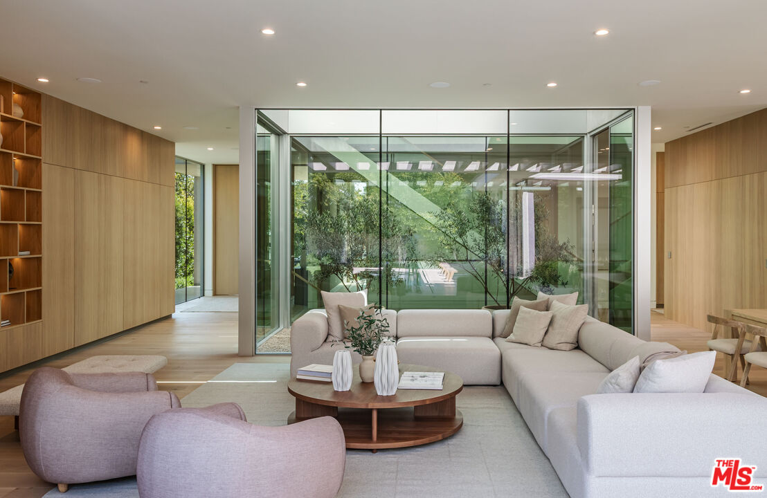 634 Moreno Ave