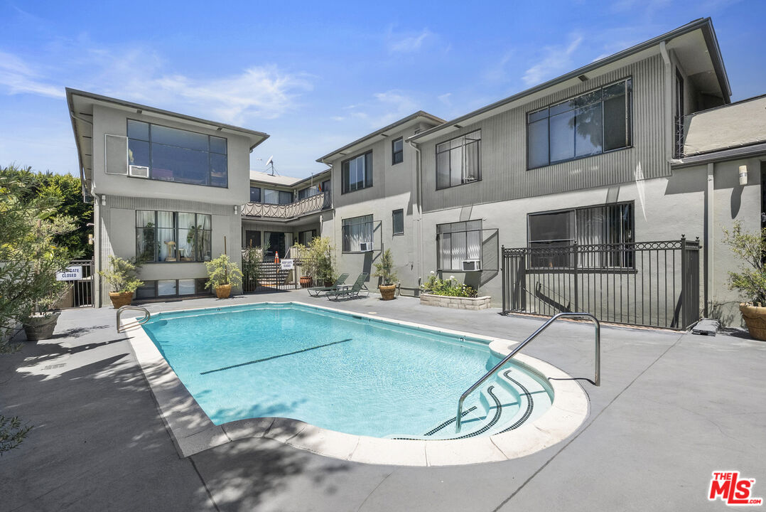 1227 N Harper Ave Unit: 8