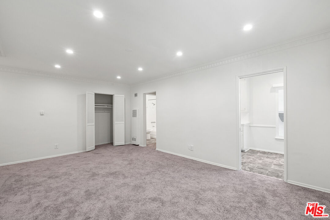 1227 N Harper Ave Unit: 8