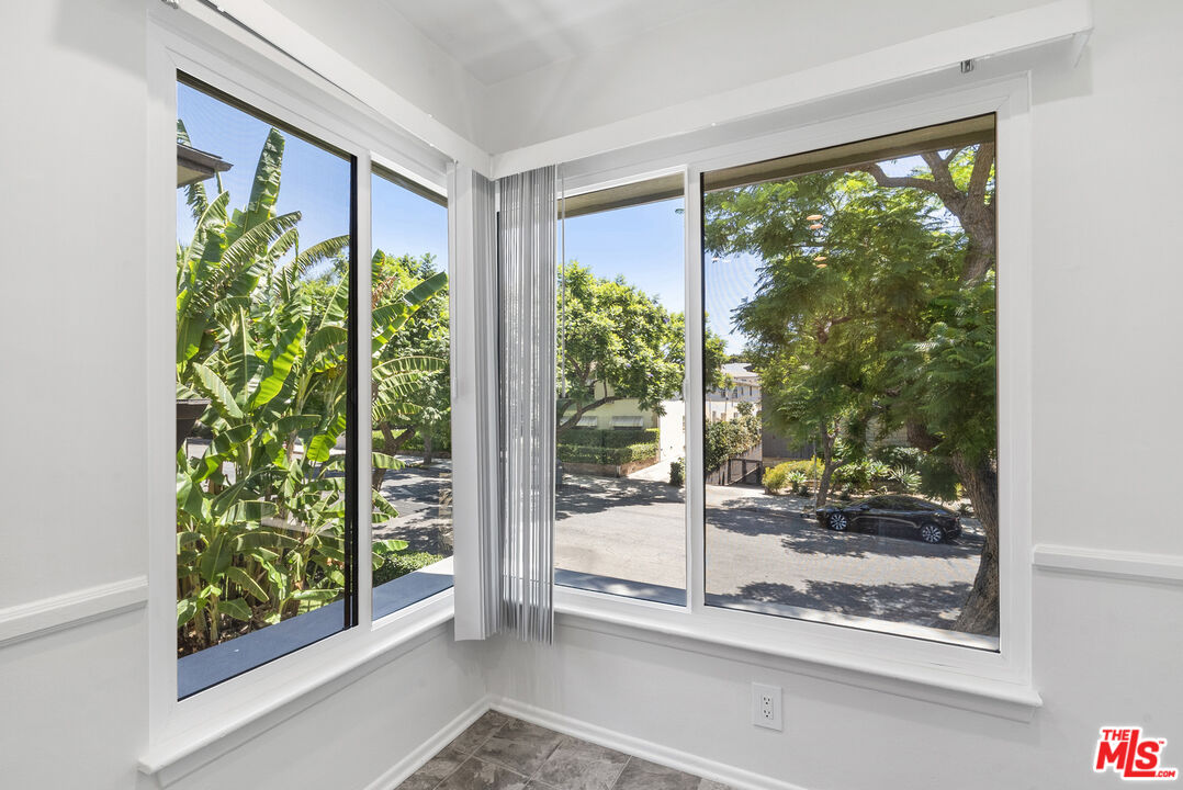 1227 N Harper Ave Unit: 8