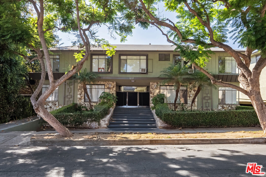 1227 N Harper Ave Unit: 8