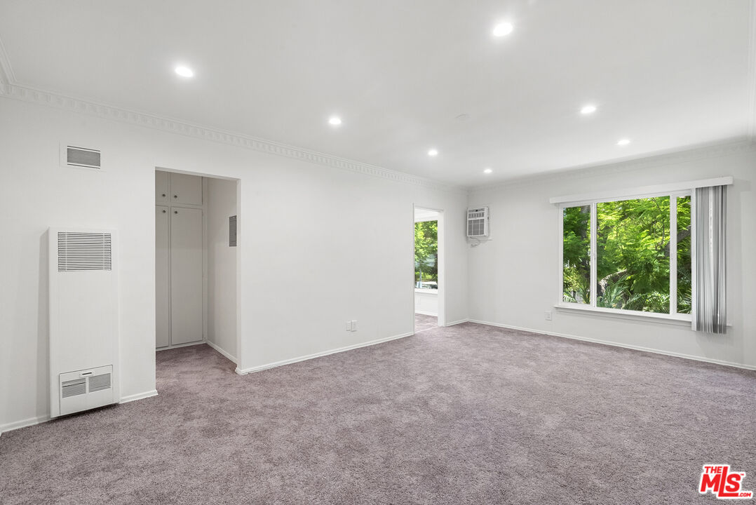 1227 N Harper Ave Unit: 8