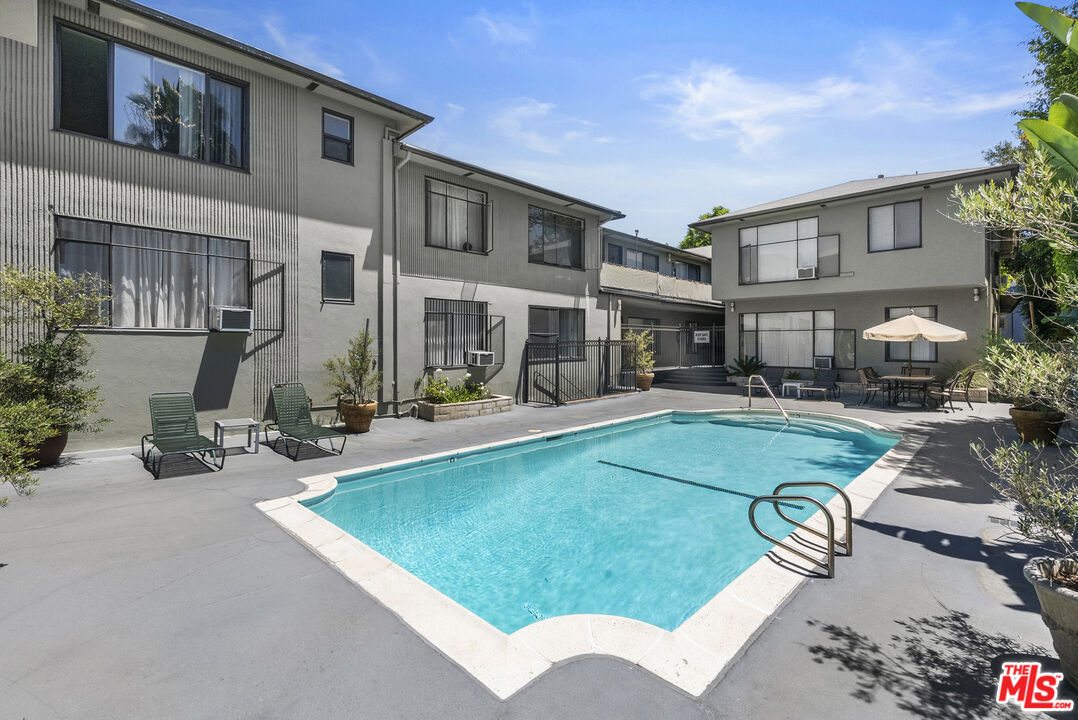 1227 N Harper Ave Unit: 8