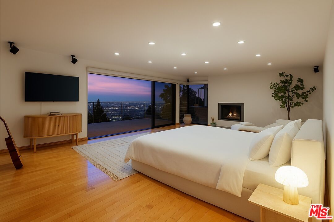 8634 Franklin Ave