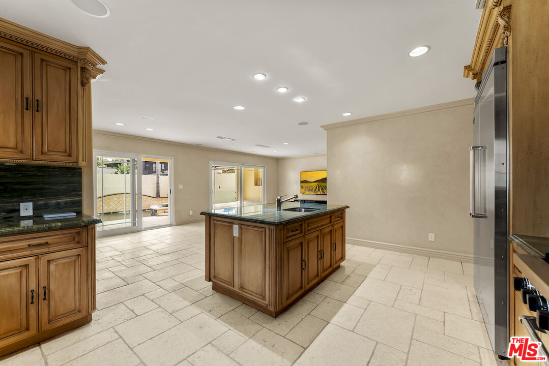 6138 Maryland Dr