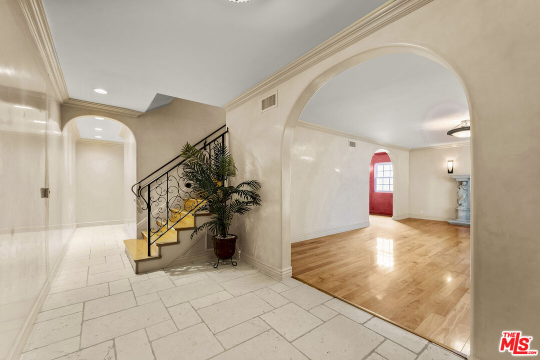 6138 Maryland Dr