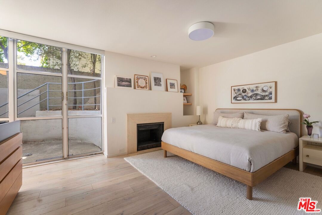 2433 28th St Unit: B