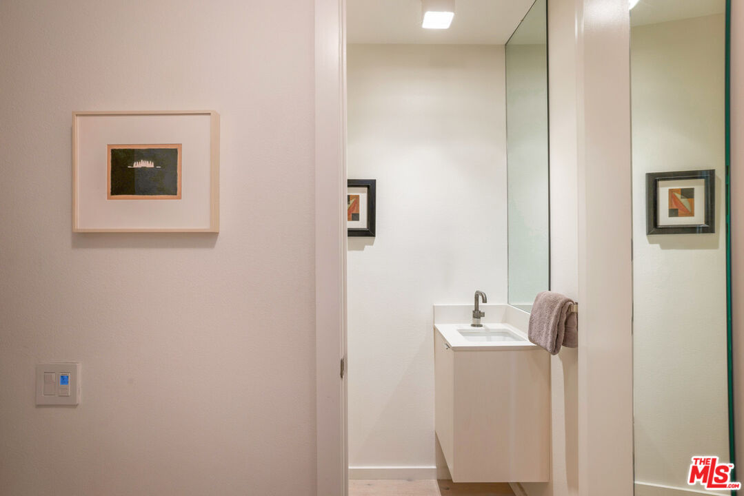 2433 28th St Unit: B
