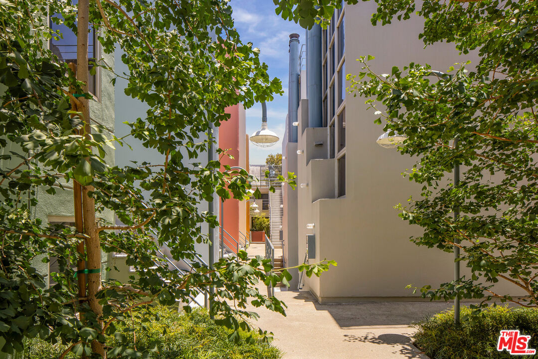 2433 28th St Unit: B