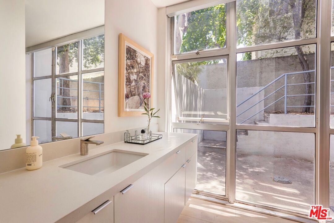 2433 28th St Unit: B