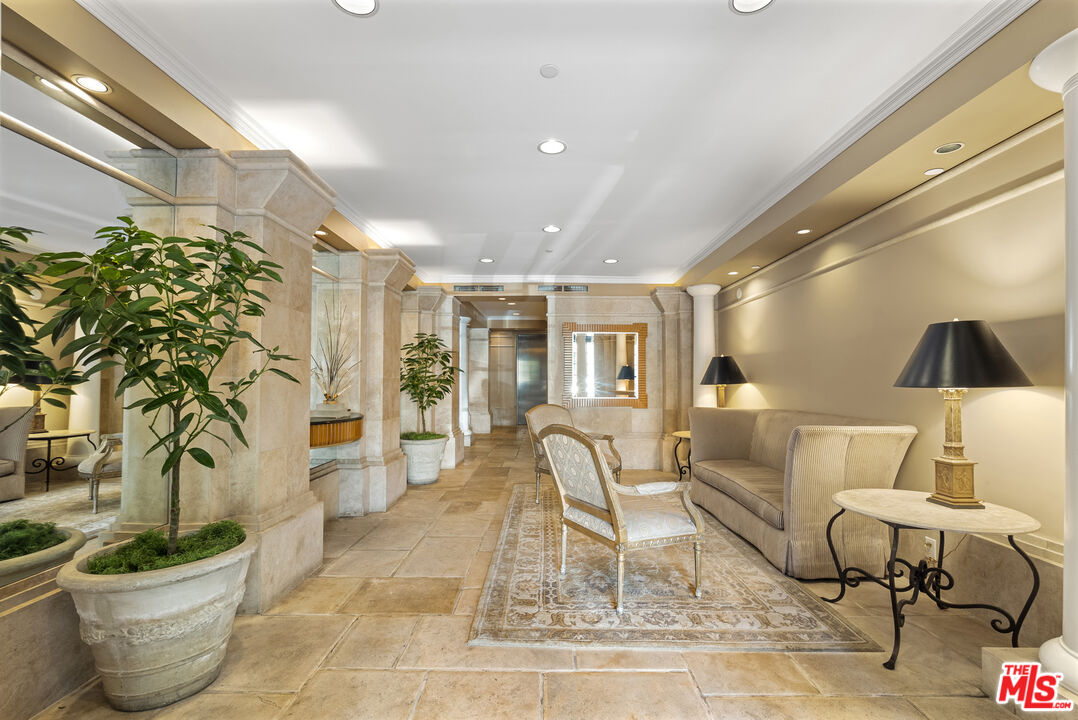 128 N Swall Dr Unit: 108