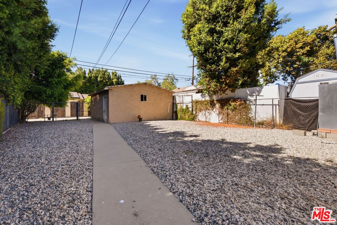 563 Brooks Ave