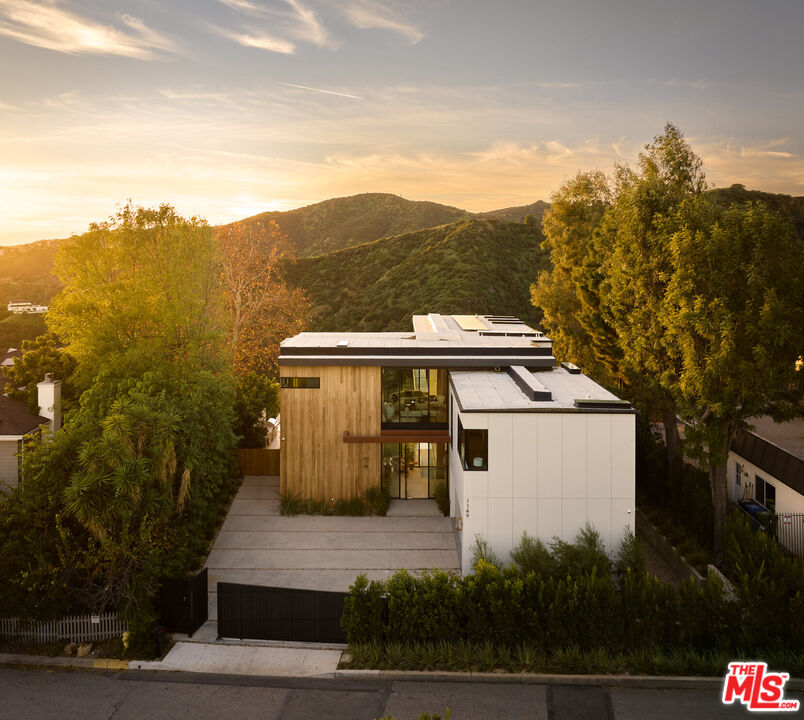 1149 Linda Flora Dr