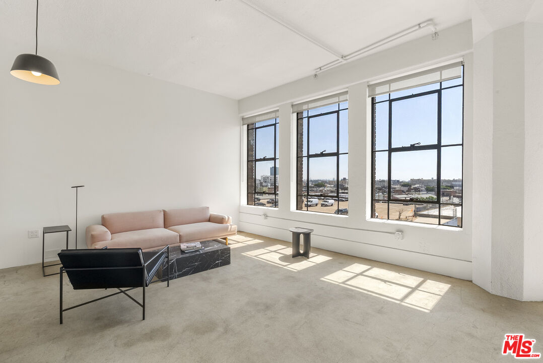315 E 8th St Unit: 505