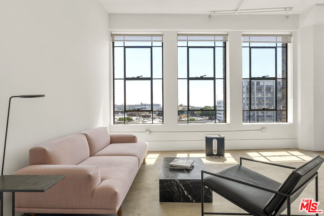 315 E 8th St Unit: 505