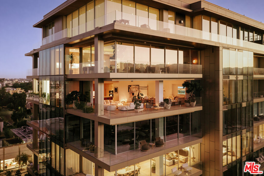 8899 Beverly Blvd Unit: 8B