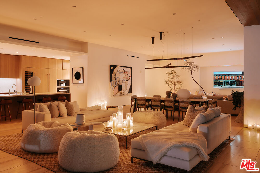 8899 Beverly Blvd Unit: 8B