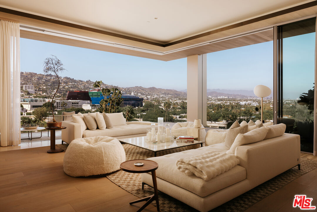 8899 Beverly Blvd Unit: 8B