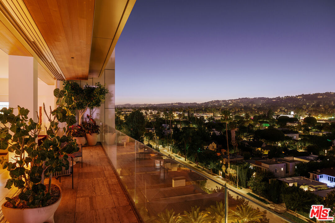 8899 Beverly Blvd Unit: 8B