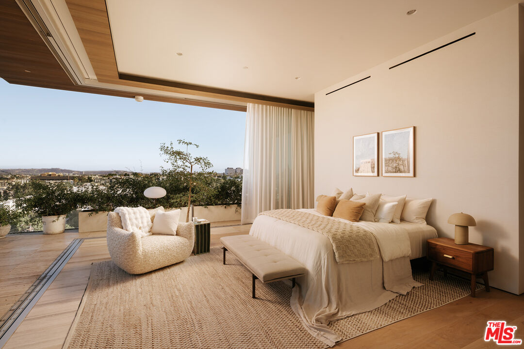8899 Beverly Blvd Unit: 8B